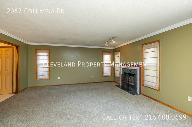 Building Photo - Spacious and Updated Colonial