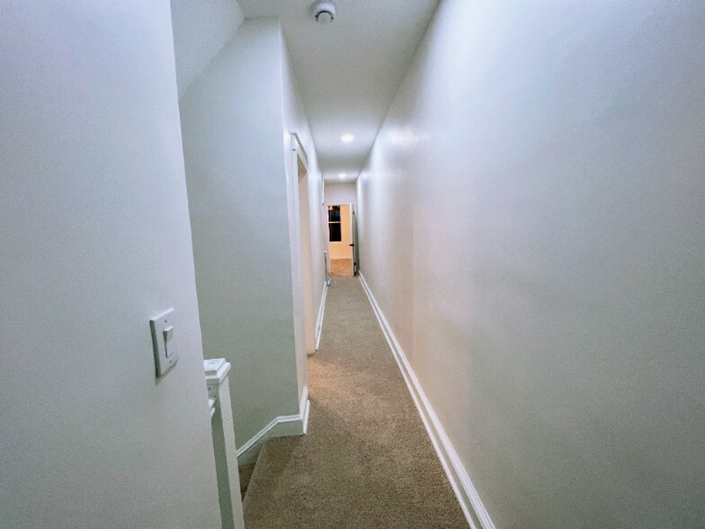 Building Photo - 720 E 41st St