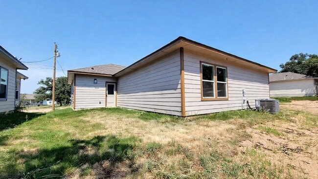 Building Photo - 1945 Cedar Park