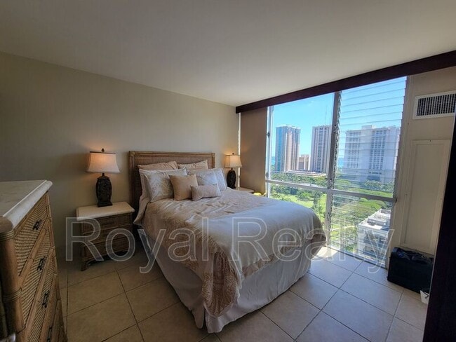 Building Photo - 1925 Kalakaua Ave