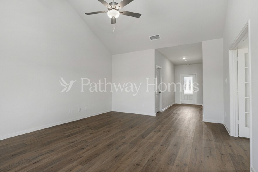 Building Photo - 11104 Santana Dr