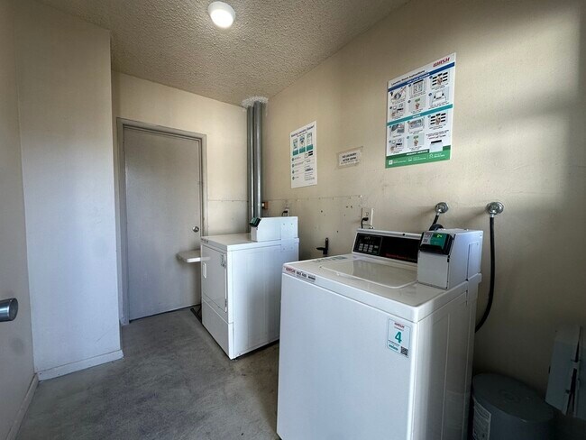 Building Photo - 21 Thornton Ave