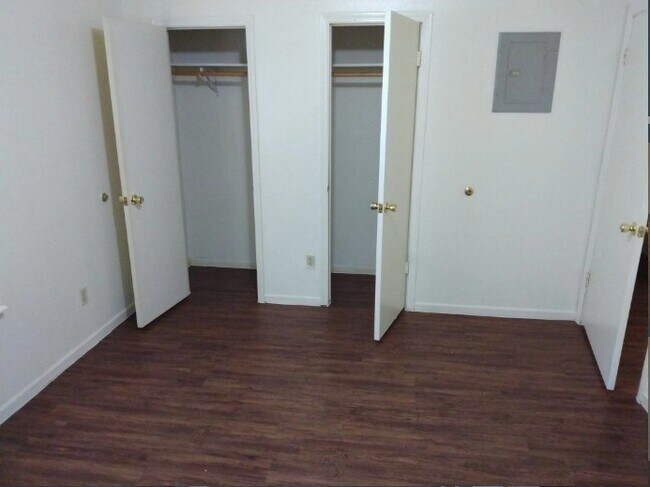 Building Photo - 310 W Childers St