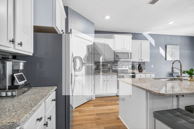 Building Photo - 6076 Rutherford Loop