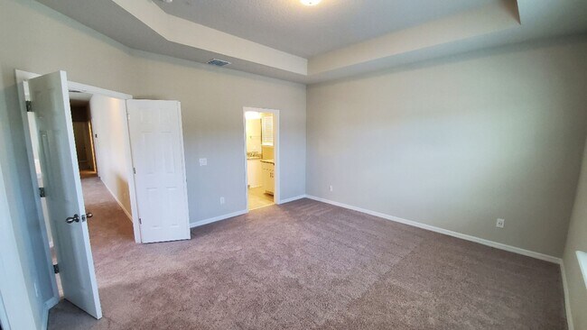 Building Photo - Lovely 4 bedroom townhome in Venetian Bay