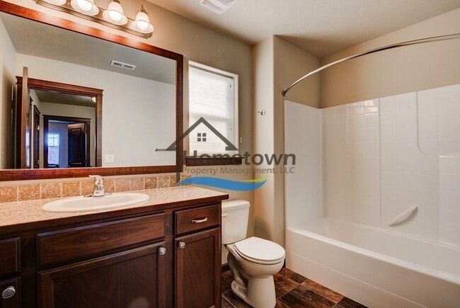 Building Photo - Spacious 4 bed 2.5 bath Home in Post Falls!