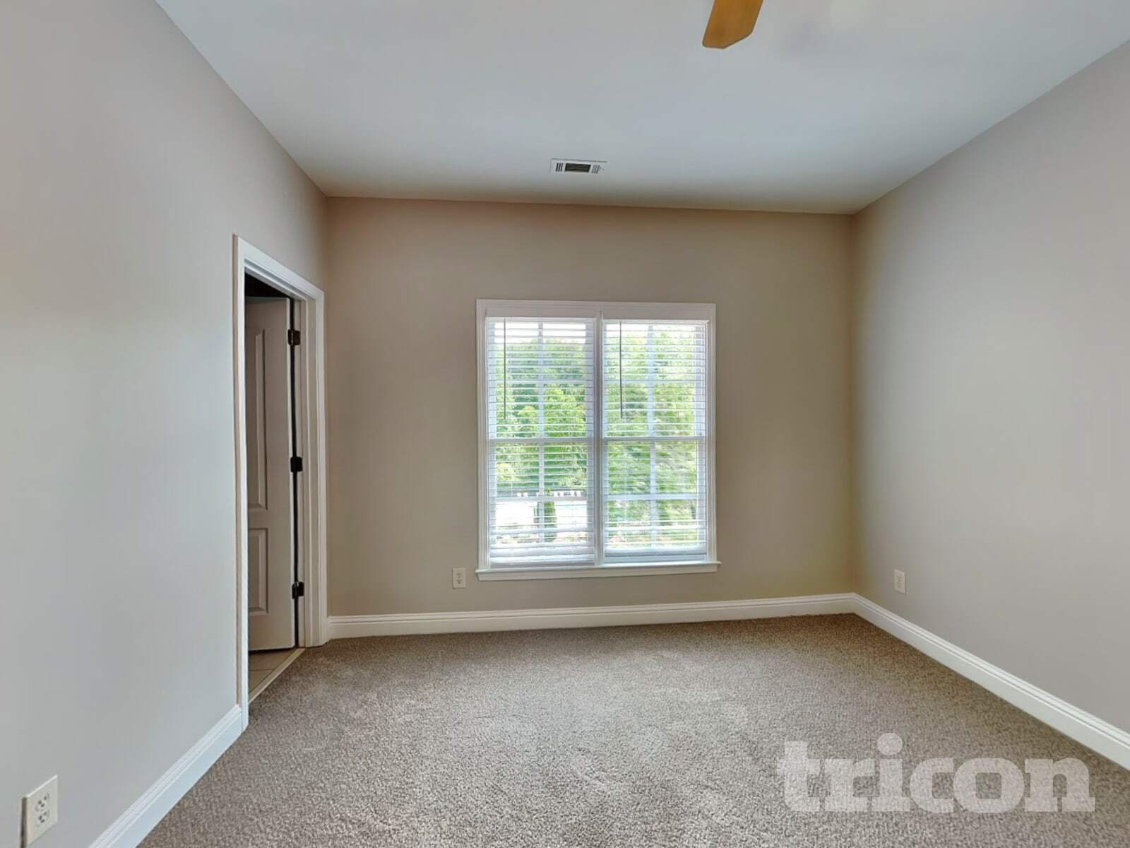 Building Photo - 5840 Cool Springs Dr