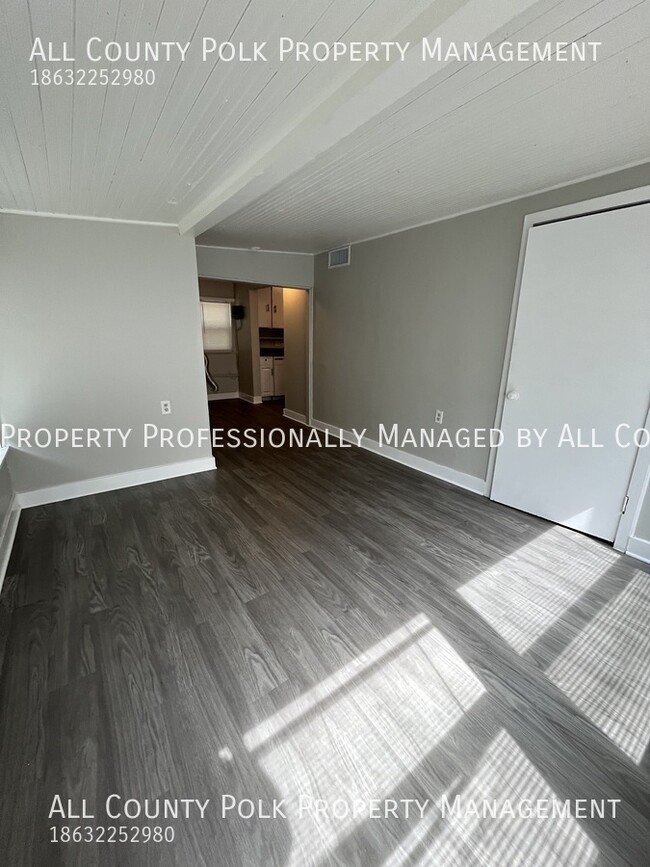 Building Photo - 240 E Maple St