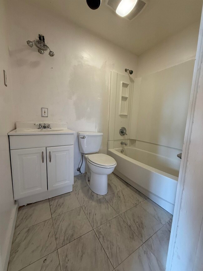 Building Photo - 442 Merrimack St
