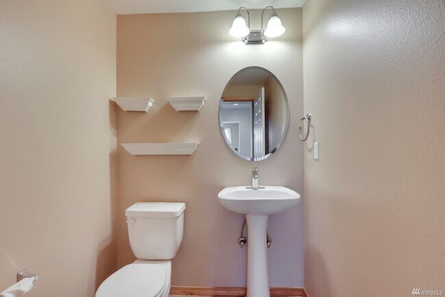 Building Photo - Beautiful home on corner lot!