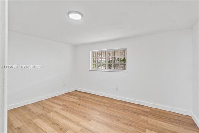 Building Photo - 361 E 39th St