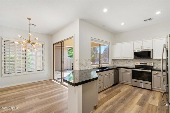 Building Photo - 1925 W Olive Way