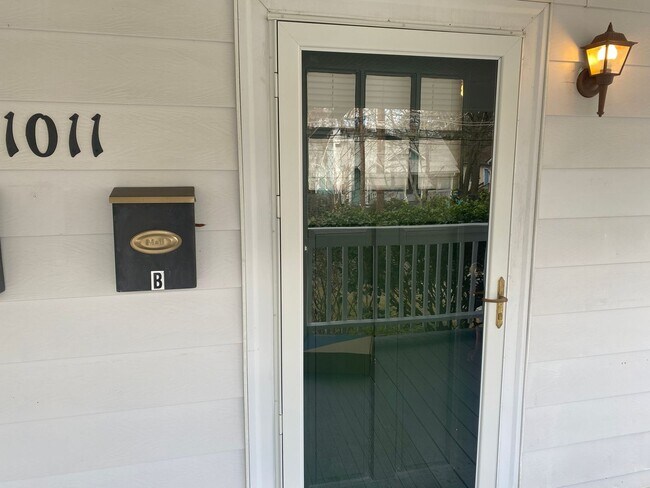 Building Photo - Renovated Walltown Duplex - Walk to Duke / 9th St Etc!