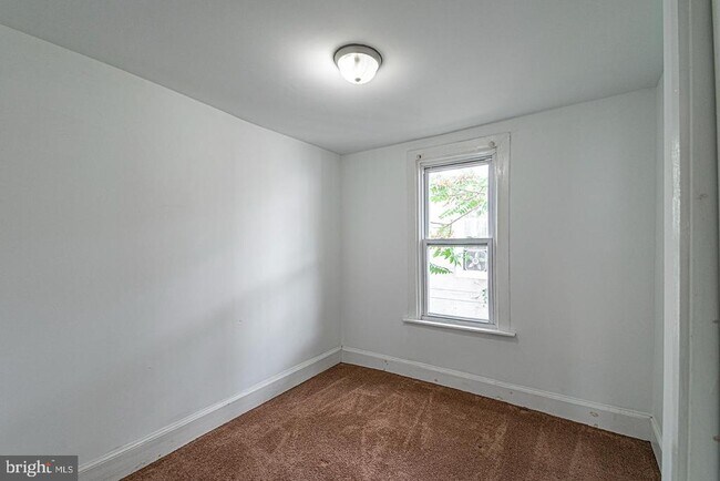 Building Photo - 1535 S Hicks St