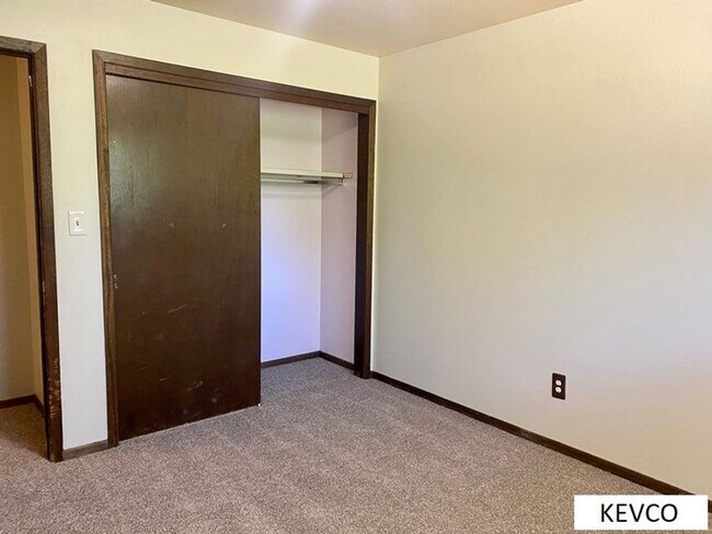 Building Photo - Four Bedroom Single Family Home with Large Backyard