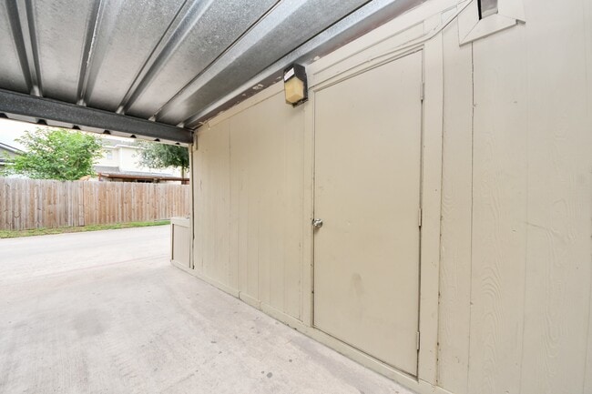 Building Photo - 15534 Weldon Dr