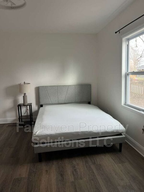 Building Photo - 2827 E 5th Ave