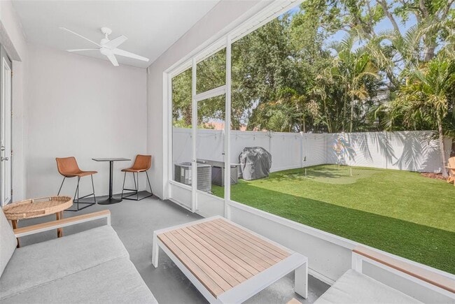 Building Photo - 307 S Gomez Ave