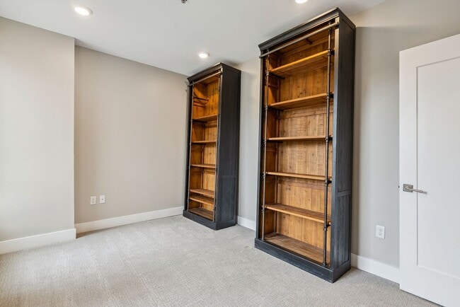 Building Photo - Luxury Condo in Dublin's Coveted Bridge Pa...
