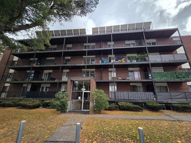 Building Photo - 45 Oval Rd