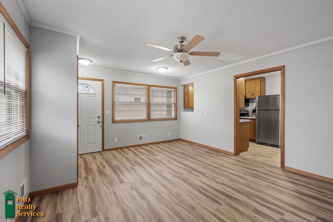 Building Photo - 4 Bedroom Home **Half Off August Rent with...