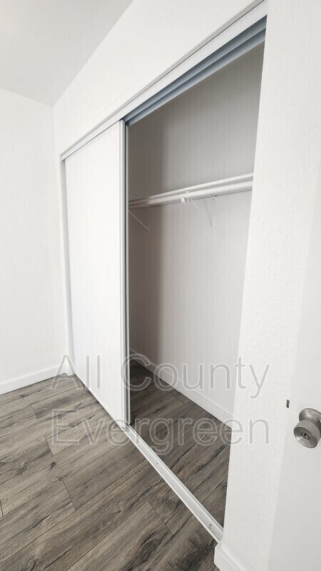 Building Photo - 540 Burnett Ave S