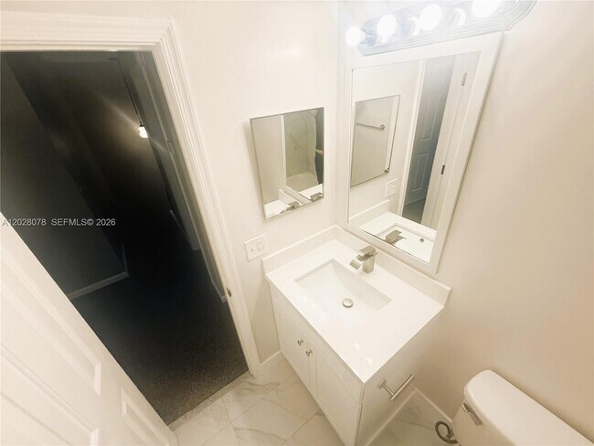 Building Photo - 10787 Royal Palm Blvd