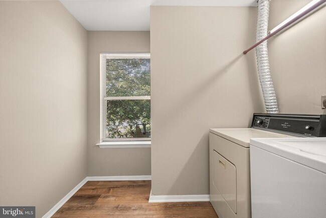 Building Photo - 7911 Badenloch Way