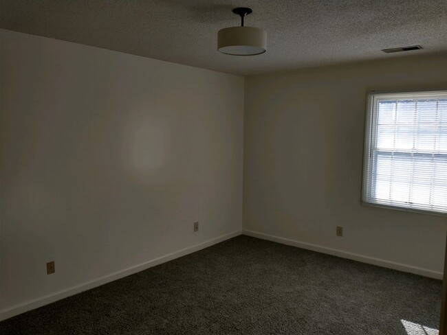 Building Photo - 3 Bedroom /  2 Bath Condo  Kingsport, TN