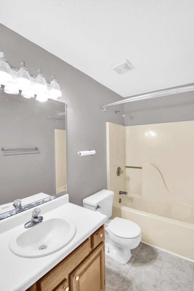 Building Photo - 2232 Fulva Dr