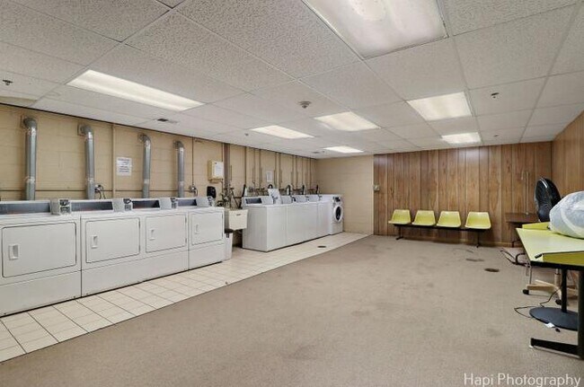 Building Photo - 13200 W Heiden Cir