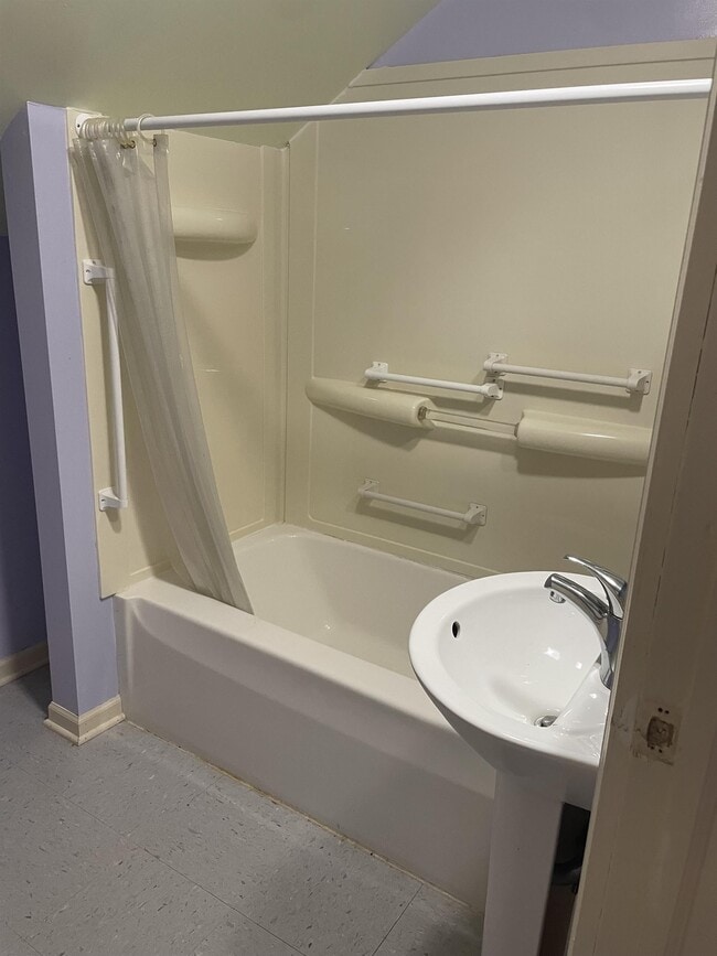 Building Photo - 7020 Brown Rd