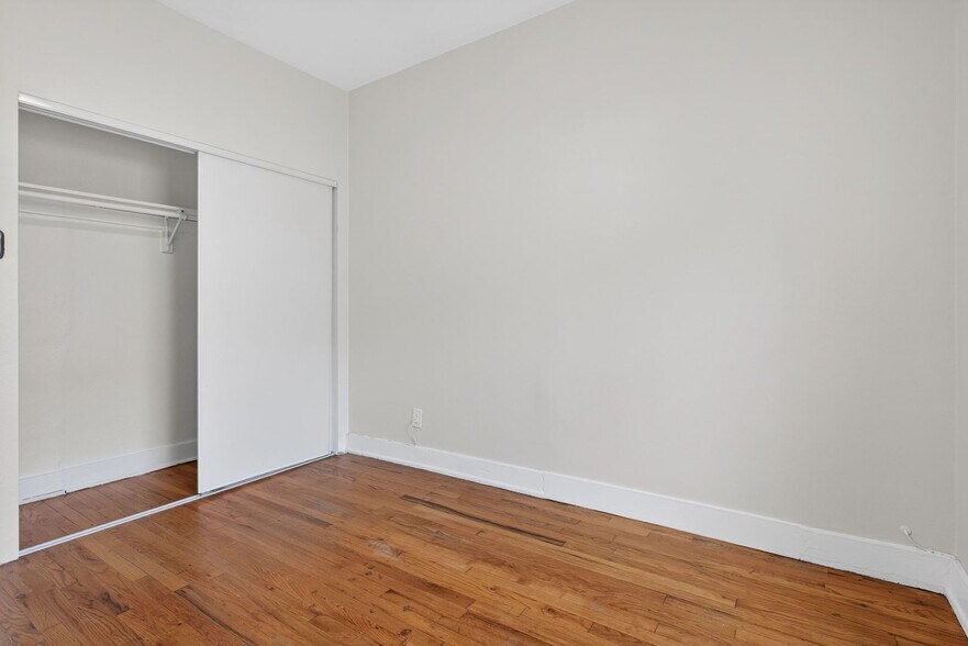 Building Photo - 905 Cherry Ave