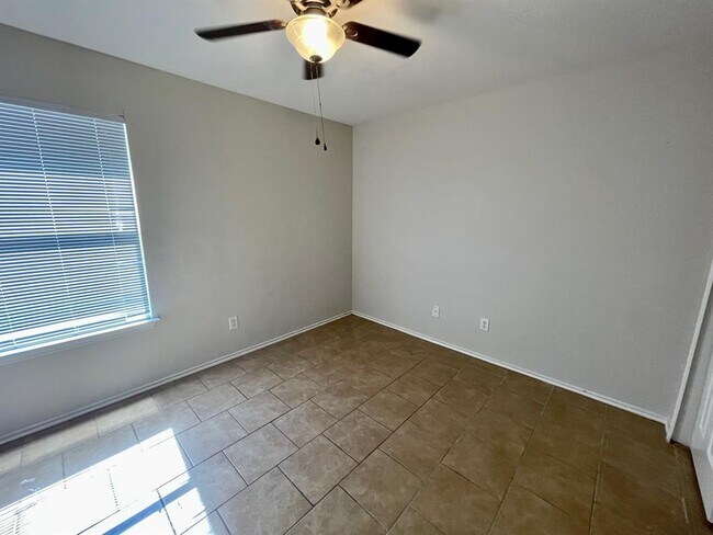 Building Photo - 112 Cowboy Cove