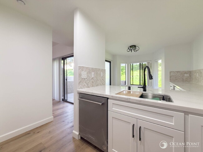 Building Photo - Newly Remodeled 2 Bedroom Condo for Rent i...