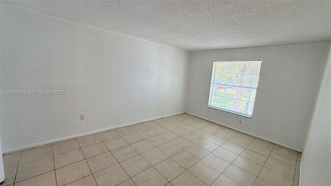 Building Photo - 415 Executive Center Dr
