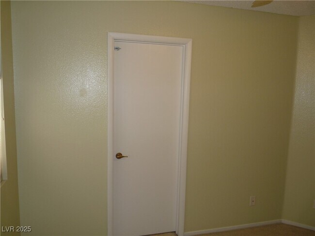 Building Photo - 912 Crowfoot
