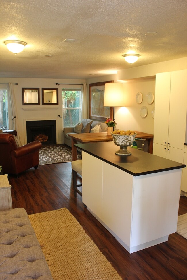 Building Photo - Santee court