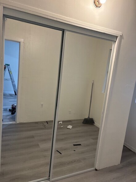 BR 1 - 1819 S Normandie Ave