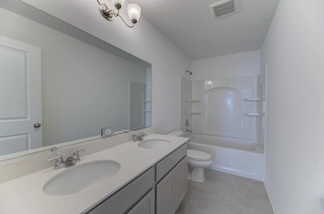 Building Photo - 454 Bower Ln