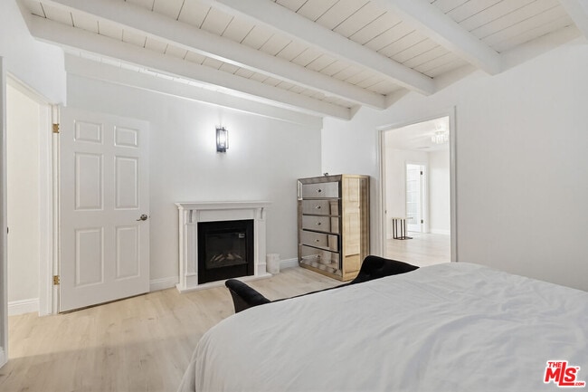 Building Photo - 9209 Paramount Blvd