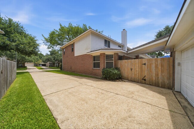 Building Photo - 4418 Ruttand Park Ln