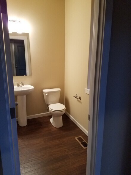 Building Photo - 1550 Craig Rd SE