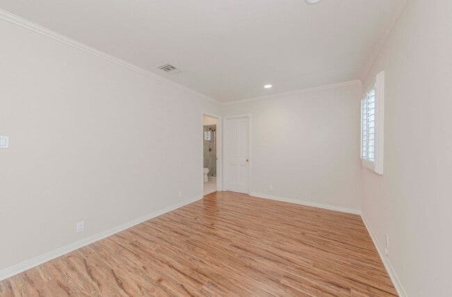Building Photo - 2740 Burkshire Ave