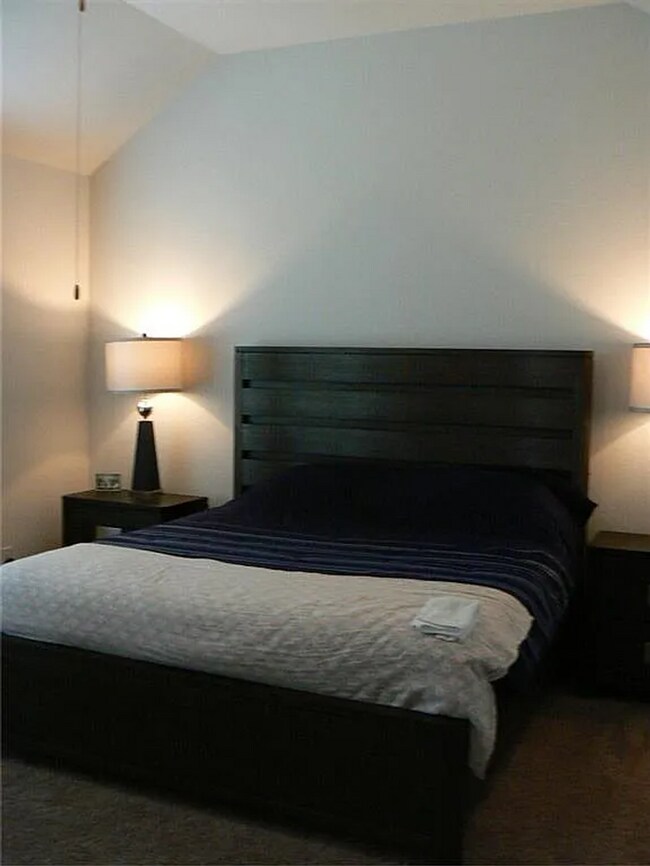 Building Photo - Coming Soon 4BR/2.5BA w/ Fenced Yard + Assigned Parking in Round Rock, TX