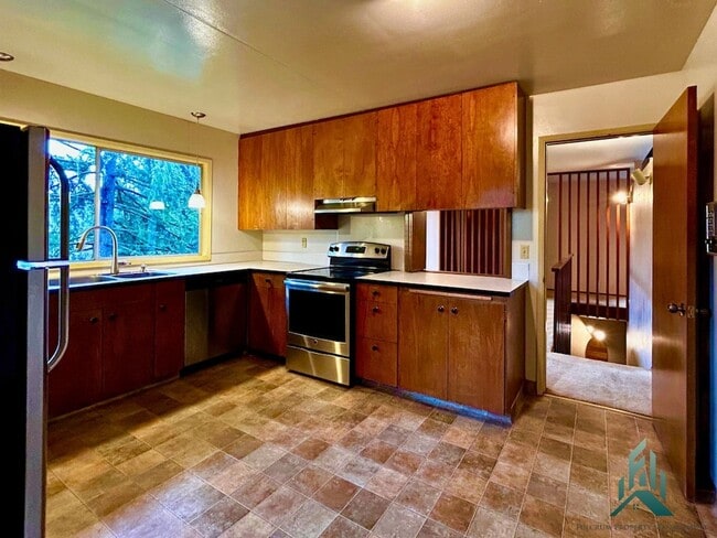 Building Photo - Mid-century Modern Single-family Home for Rent