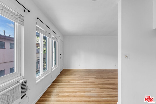 Building Photo - 1248 Barry Ave