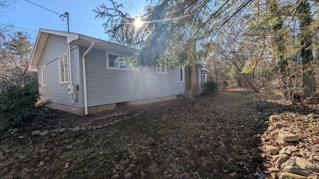 Building Photo - 10 Sherwood Ave