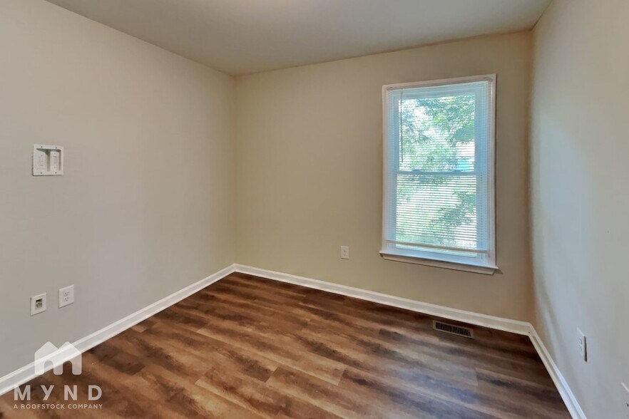 Building Photo - 2434 Bellview Ave NW