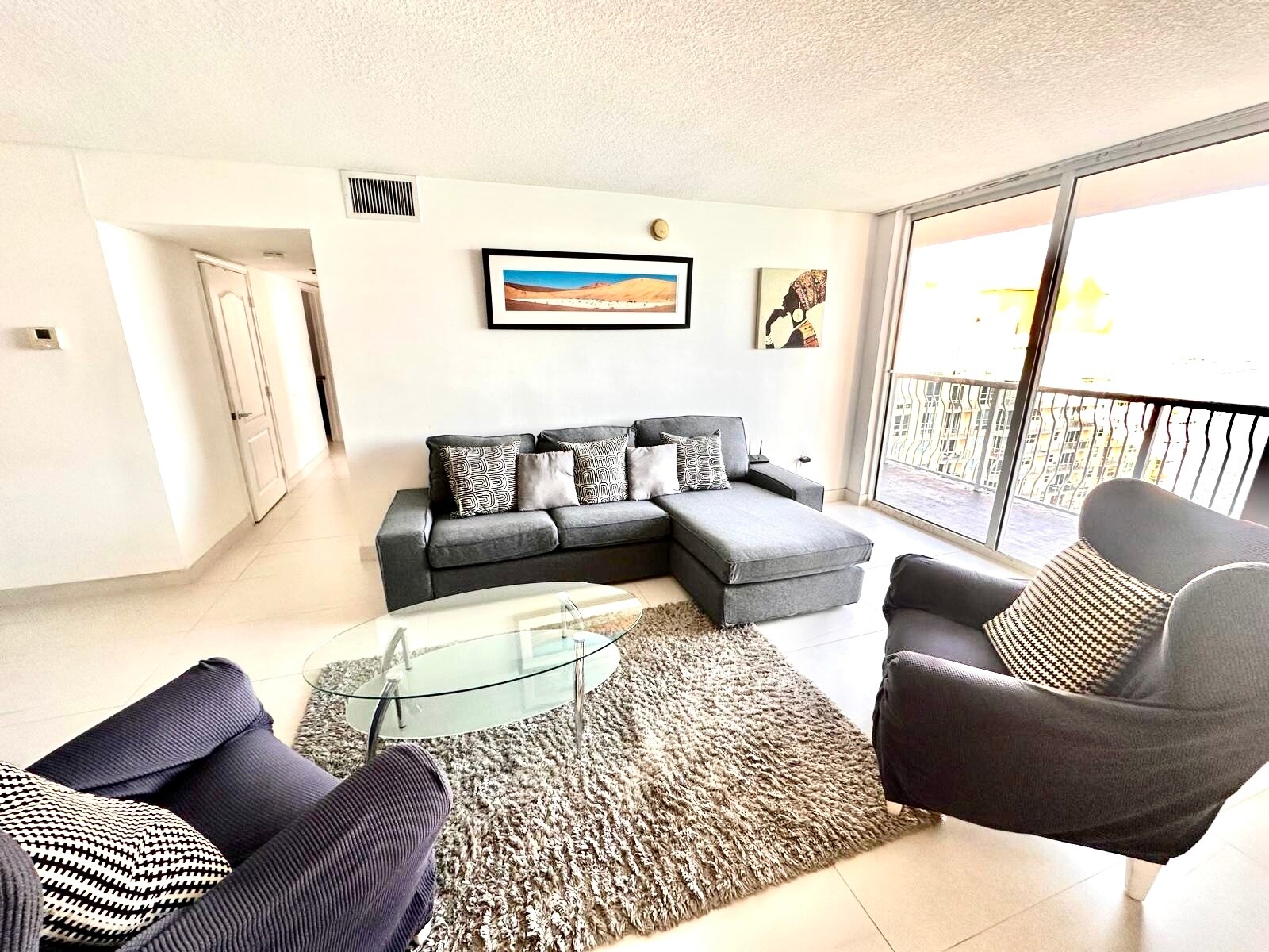 Building Photo - 1200 Brickell Bay Dr